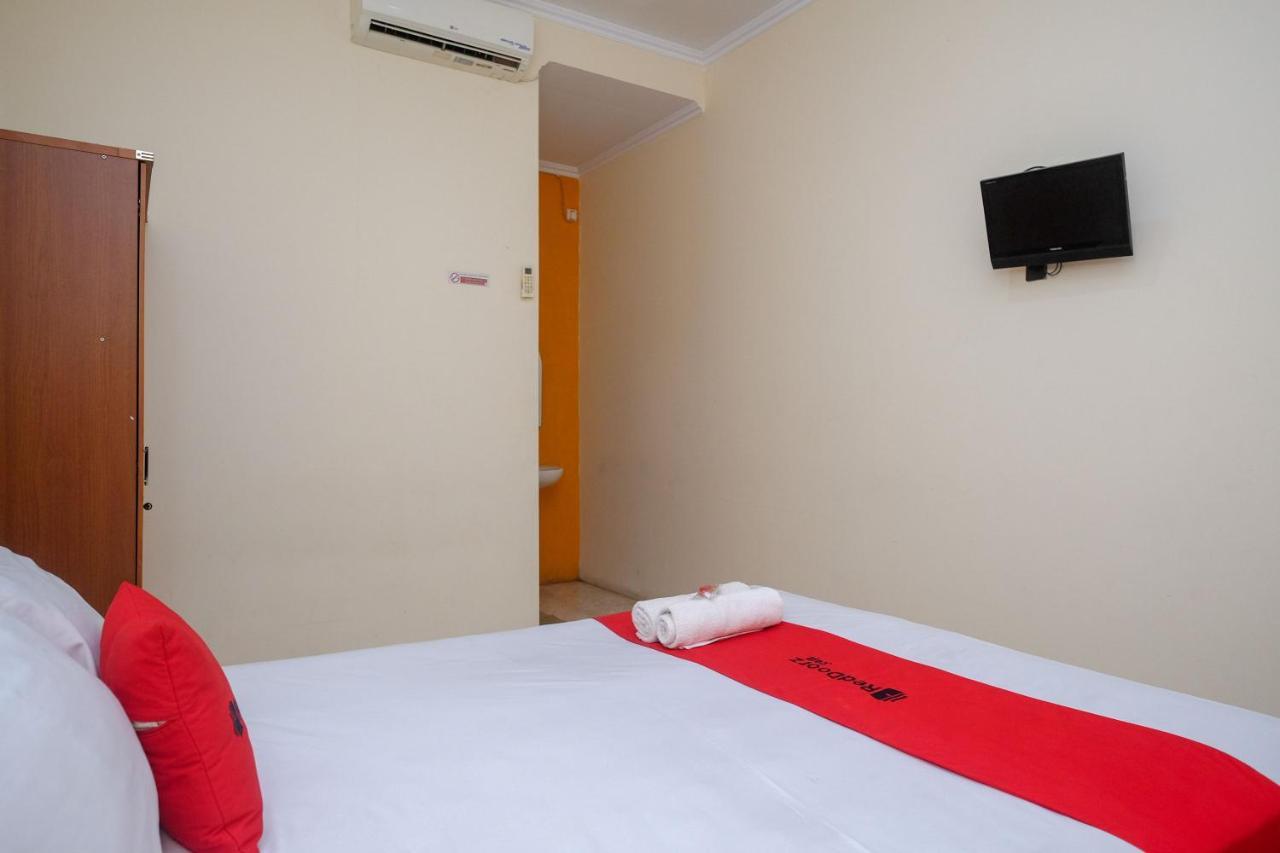 Reddoorz Near Jalan Wolter Monginsidi