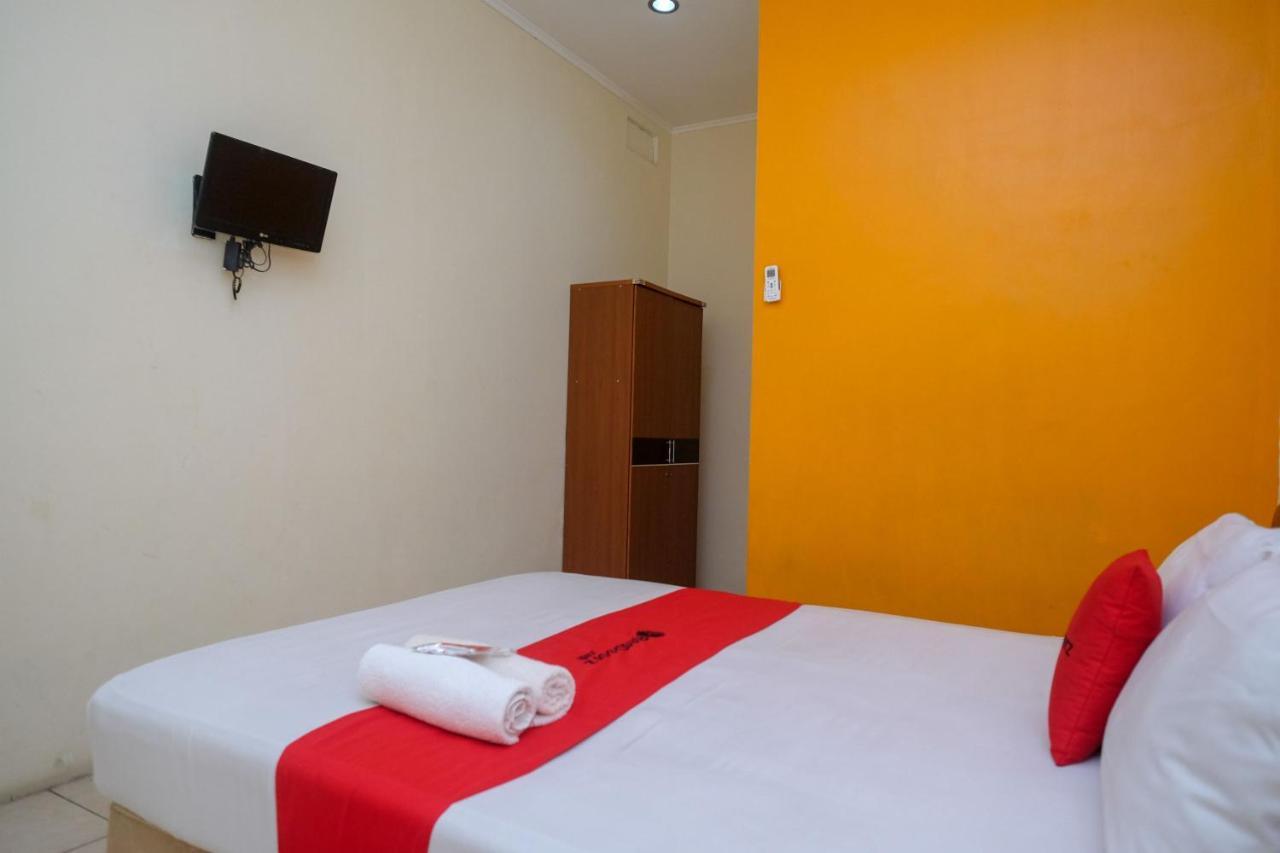 Reddoorz Near Jalan Wolter Monginsidi Wisma tamu