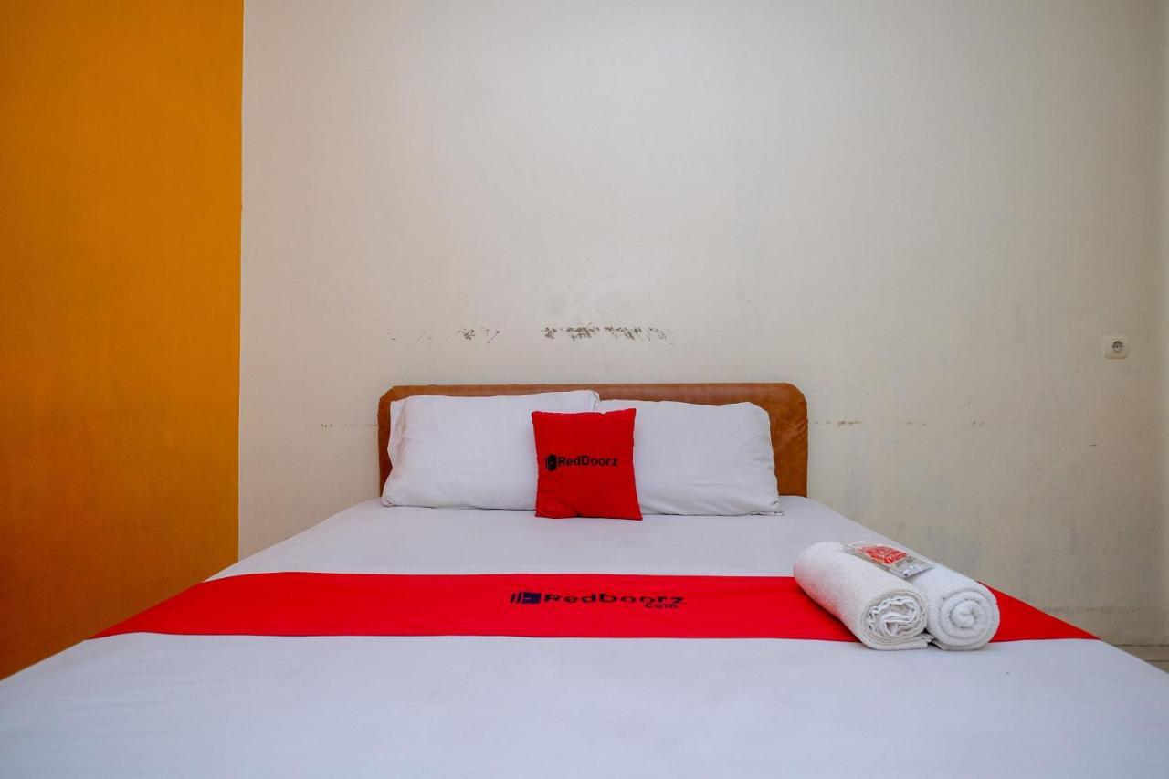 Reddoorz Near Jalan Wolter Monginsidi Wisma tamu 2*
