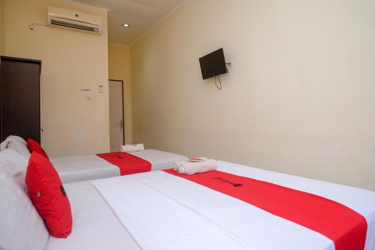 Wisma tamu Reddoorz Near Jalan Wolter Monginsidi 2*