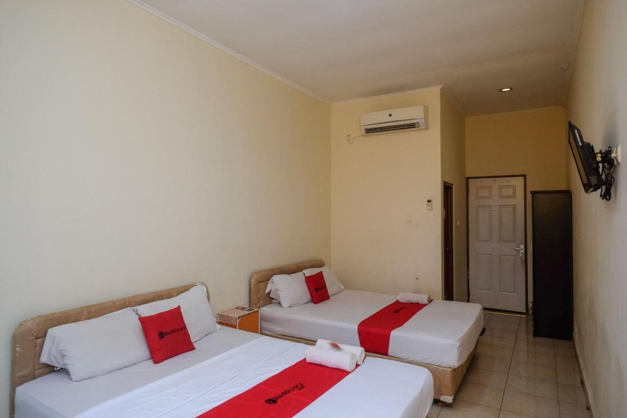 Reddoorz Near Jalan Wolter Monginsidi