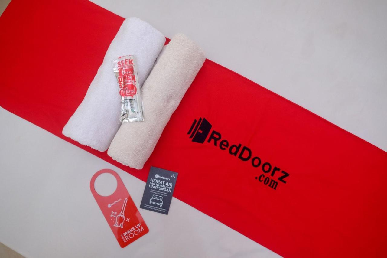 Wisma tamu Reddoorz Near Jalan Wolter Monginsidi Manado