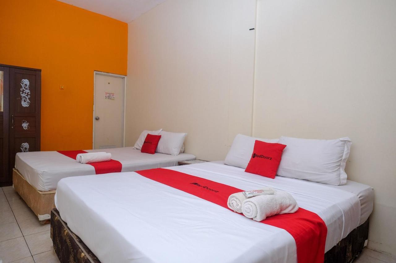 Reddoorz Near Jalan Wolter Monginsidi Wisma tamu Manado