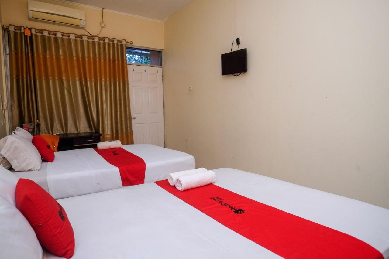 Reddoorz Near Jalan Wolter Monginsidi
