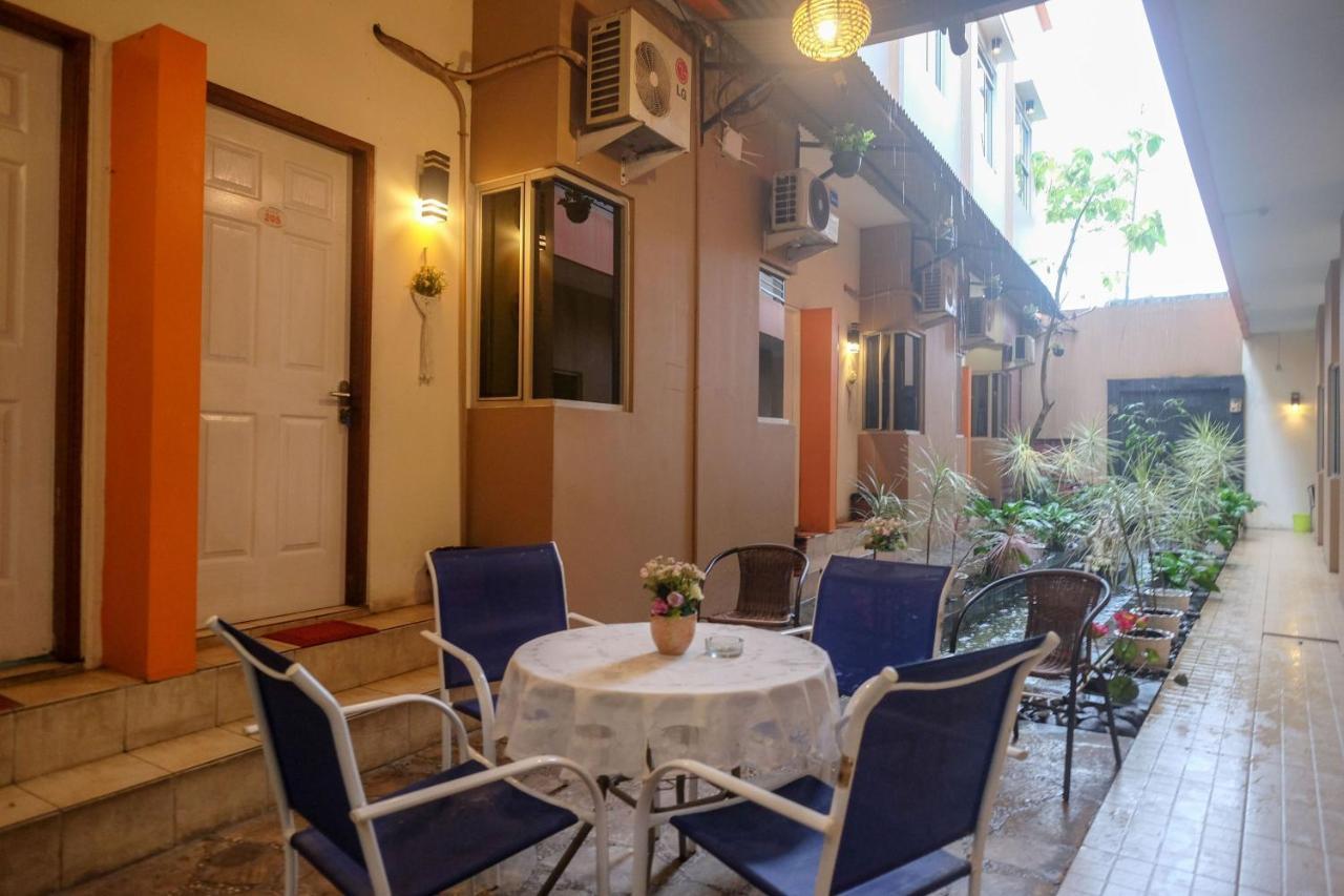Reddoorz Near Jalan Wolter Monginsidi Wisma tamu