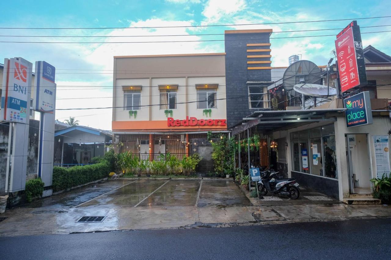 Wisma tamu Reddoorz Near Jalan Wolter Monginsidi 2*