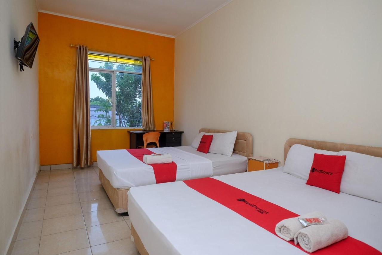 Reddoorz Near Jalan Wolter Monginsidi Wisma tamu 2*