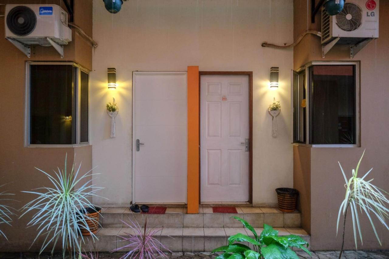 Reddoorz Near Jalan Wolter Monginsidi