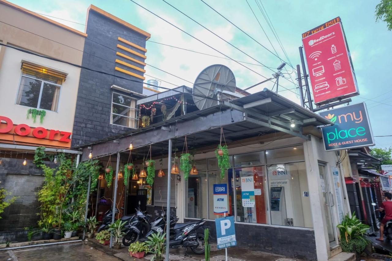 Wisma tamu Reddoorz Near Jalan Wolter Monginsidi 2*