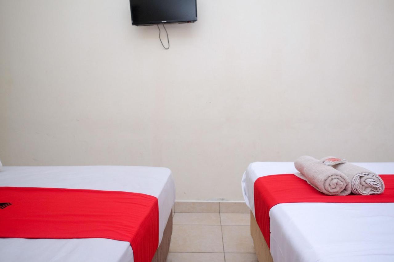 Reddoorz Near Jalan Wolter Monginsidi Wisma tamu