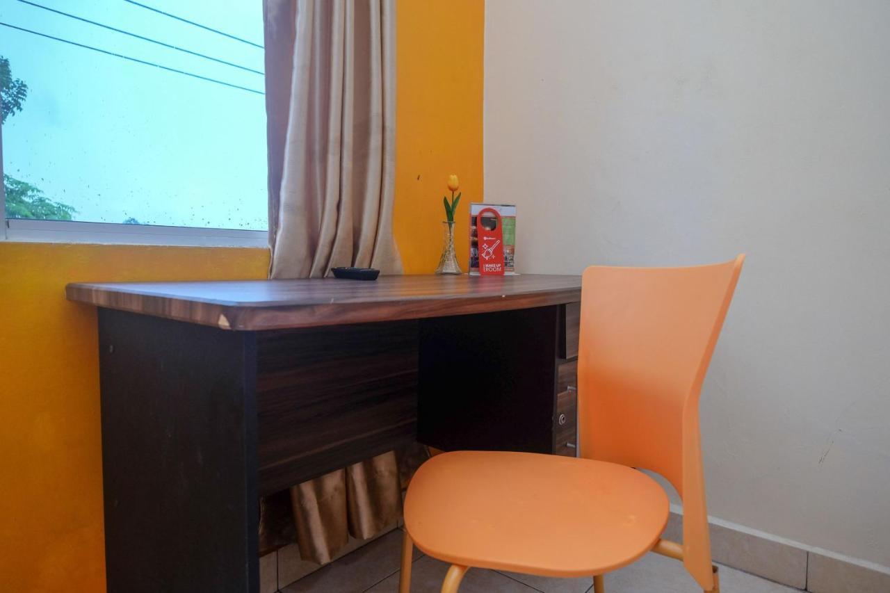 Wisma tamu Reddoorz Near Jalan Wolter Monginsidi 2*