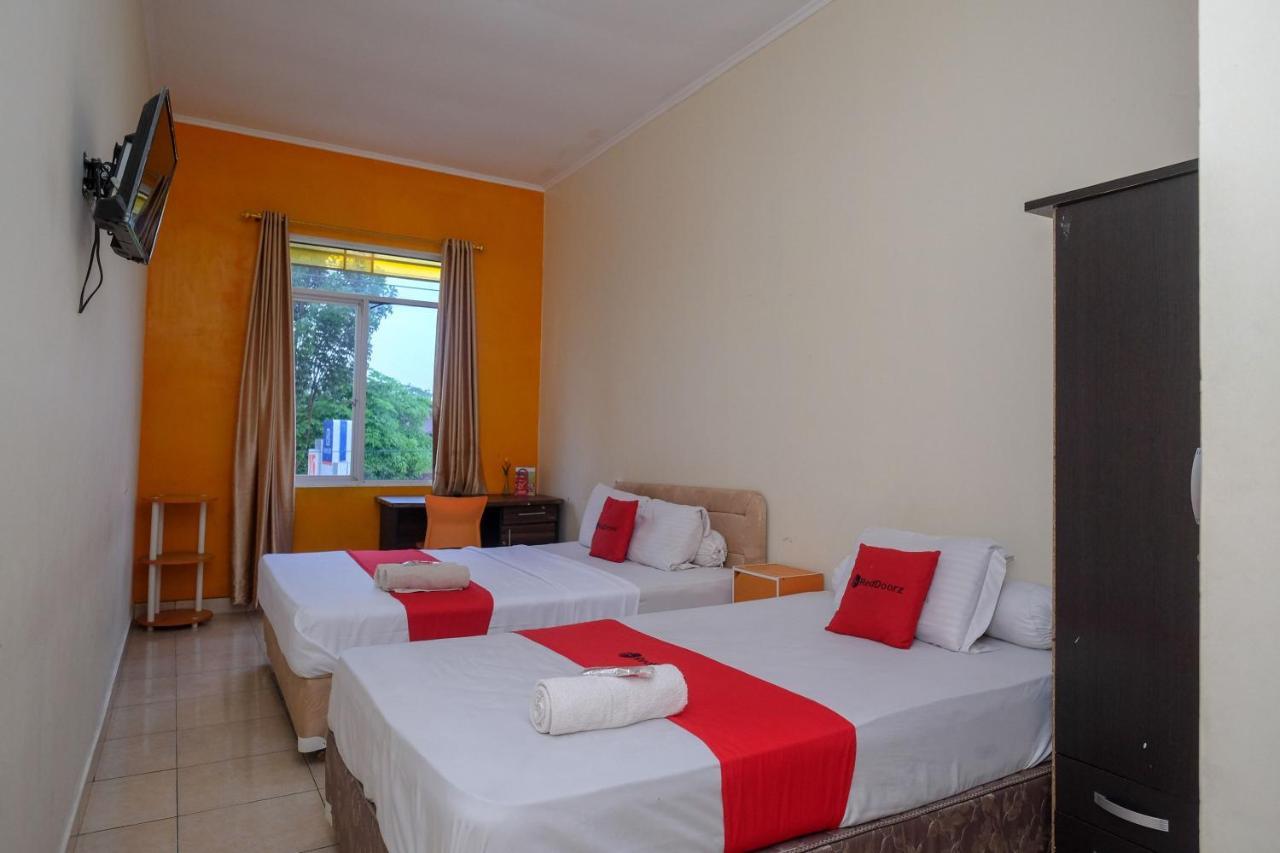 Reddoorz Near Jalan Wolter Monginsidi 2* Manado