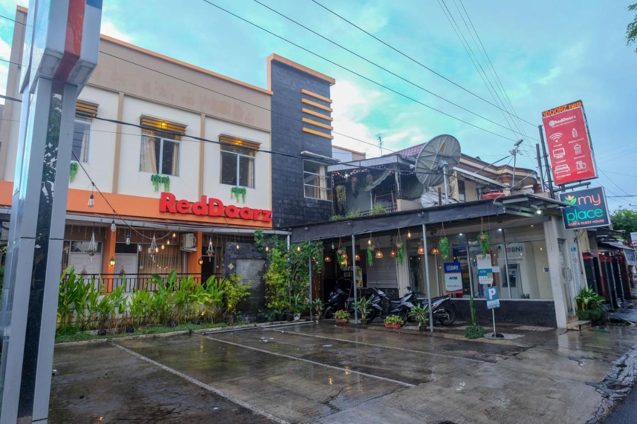 Wisma tamu Reddoorz Near Jalan Wolter Monginsidi 2*