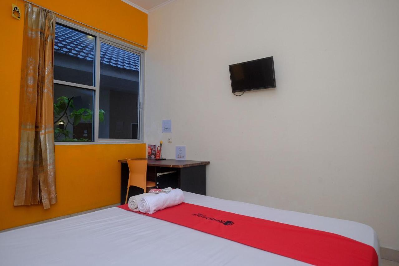 Reddoorz Near Jalan Wolter Monginsidi Wisma tamu 2*