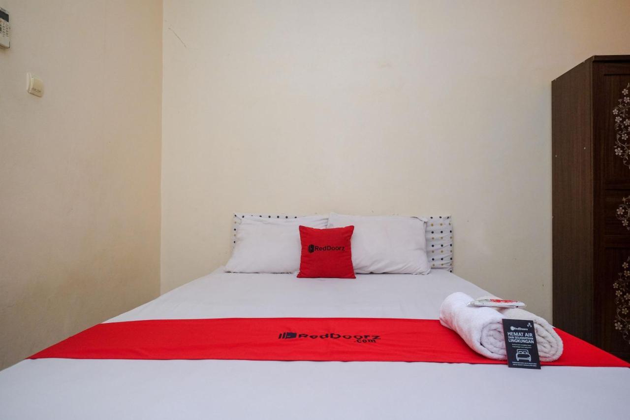 Reddoorz Near Jalan Wolter Monginsidi