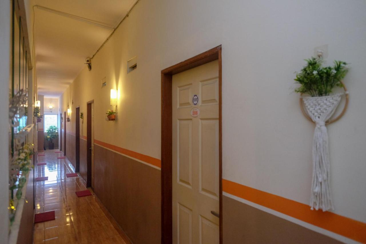 Wisma tamu Reddoorz Near Jalan Wolter Monginsidi 2*