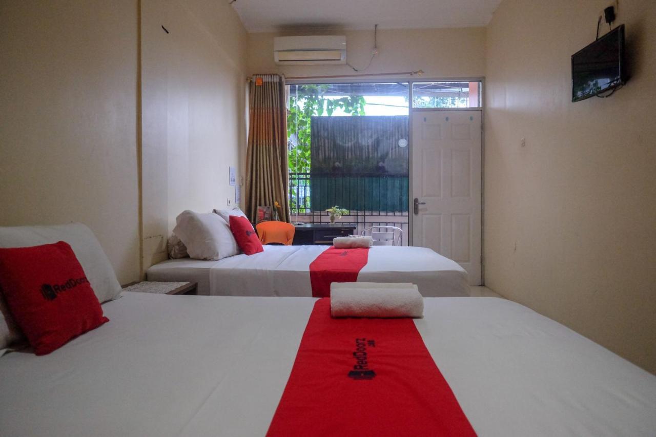 Reddoorz Near Jalan Wolter Monginsidi 2*