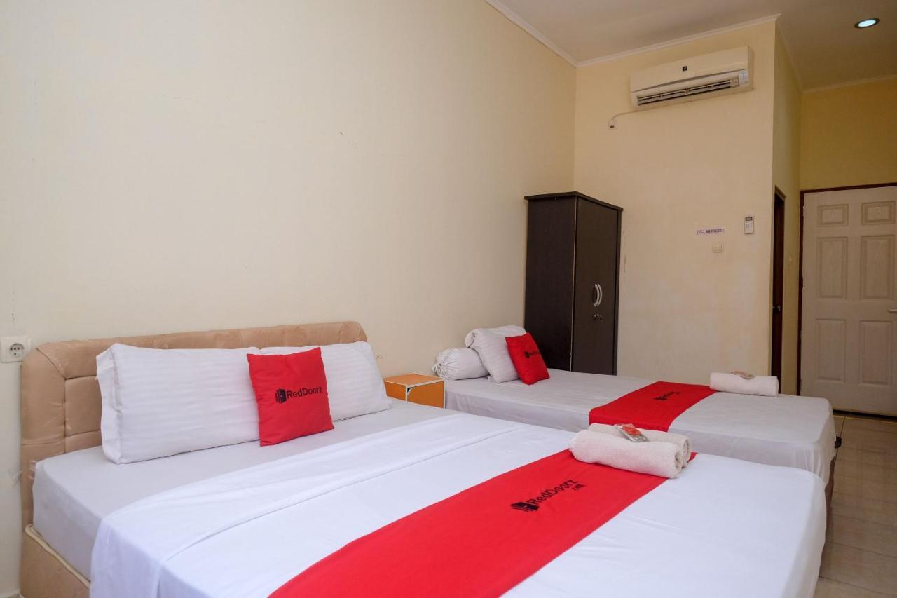 Wisma tamu Reddoorz Near Jalan Wolter Monginsidi Manado