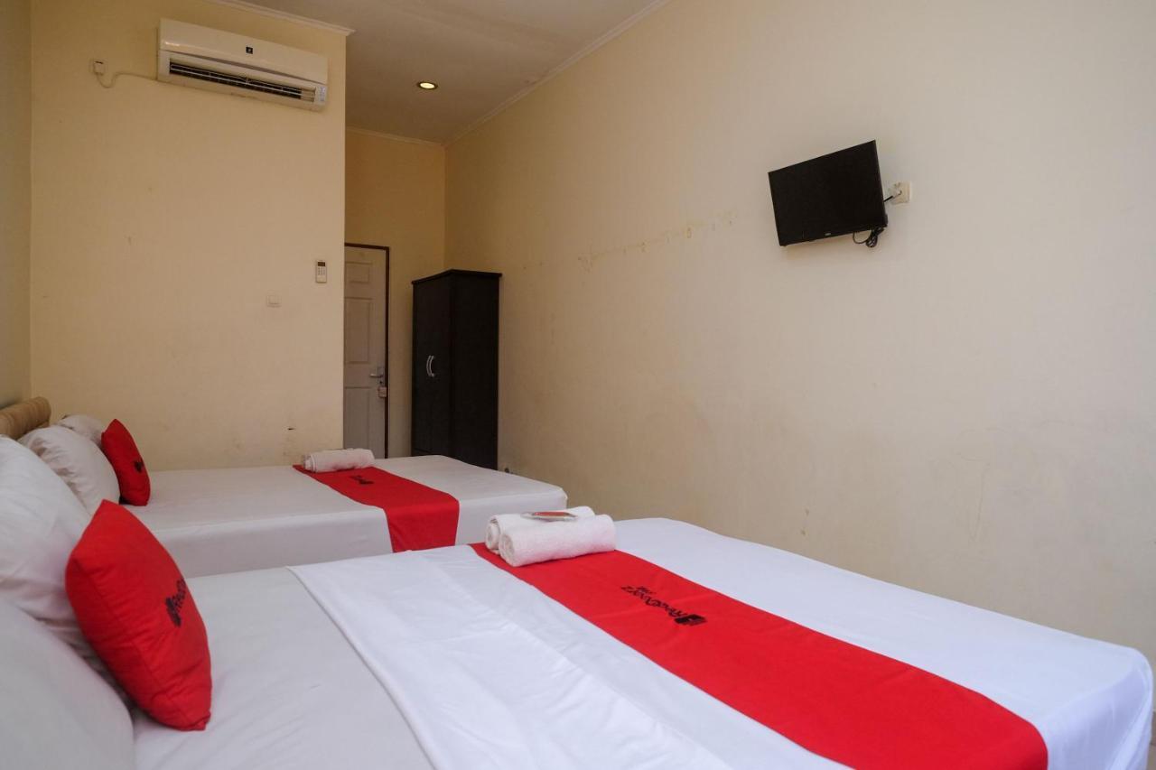 Wisma tamu Reddoorz Near Jalan Wolter Monginsidi 2*