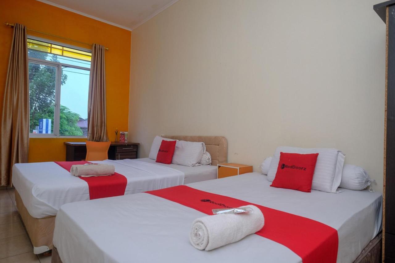 Reddoorz Near Jalan Wolter Monginsidi Wisma tamu