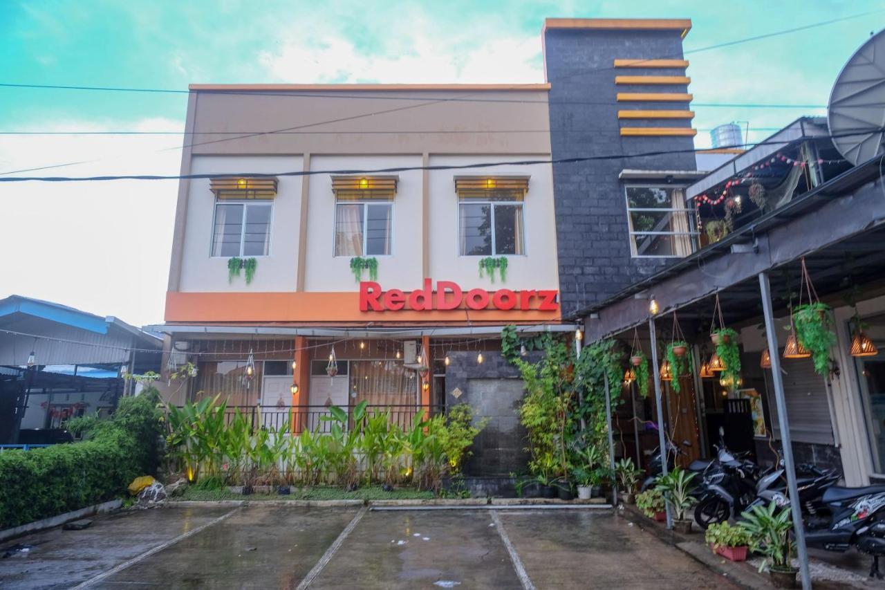 Reddoorz Near Jalan Wolter Monginsidi