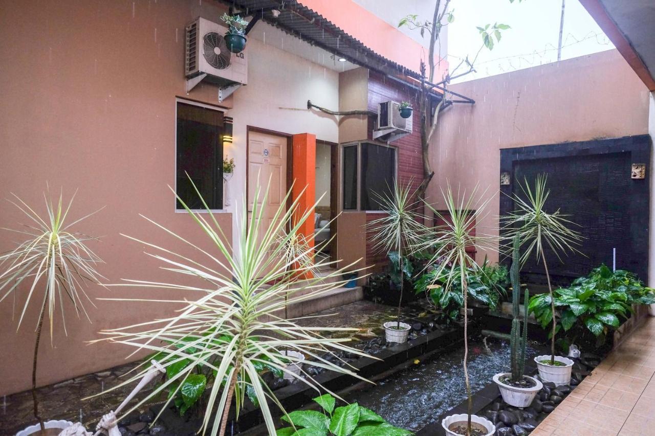 Reddoorz Near Jalan Wolter Monginsidi Wisma tamu Manado