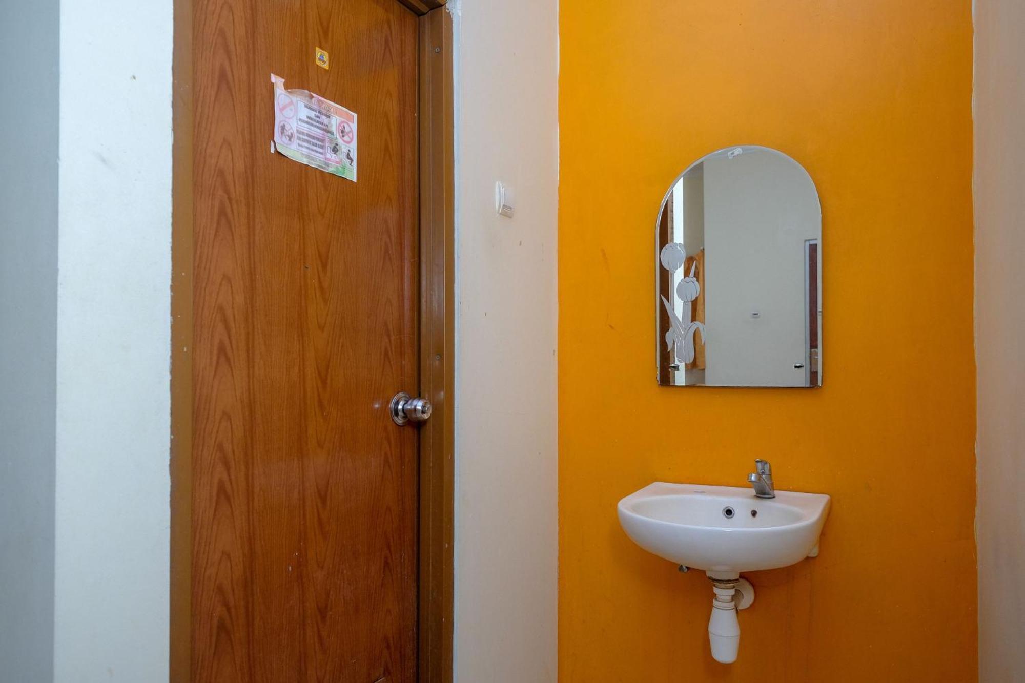 Reddoorz Near Jalan Wolter Monginsidi Wisma tamu